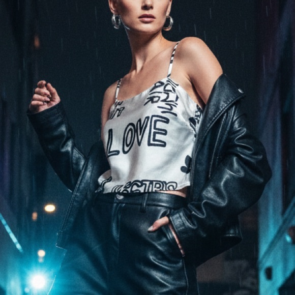 Graffiti Print Truth NYC White Black Satin Cami Crop Top XL - Picture 2 of 8